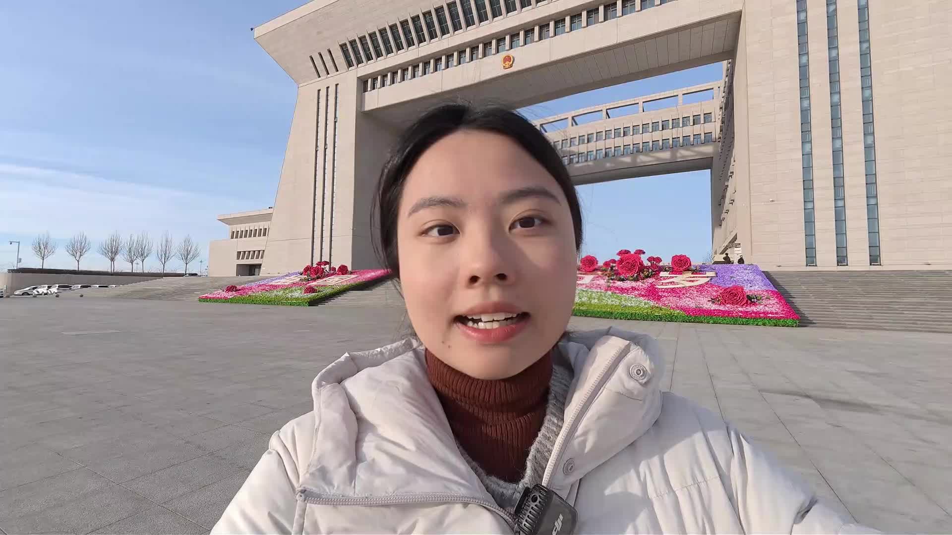 在霍尔果斯口岸，汽车“摆渡人”保障“中国制造”出海