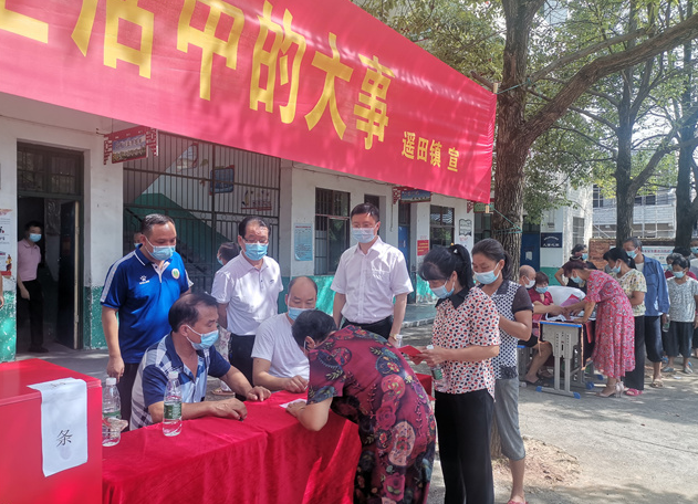 龚志桂到乡镇督导检查换届选举投票工作