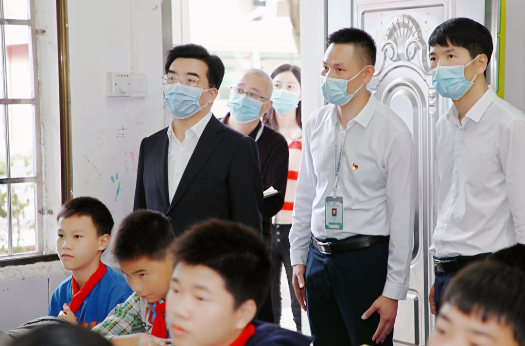 赖馨正：竭力办好人民满意的教育