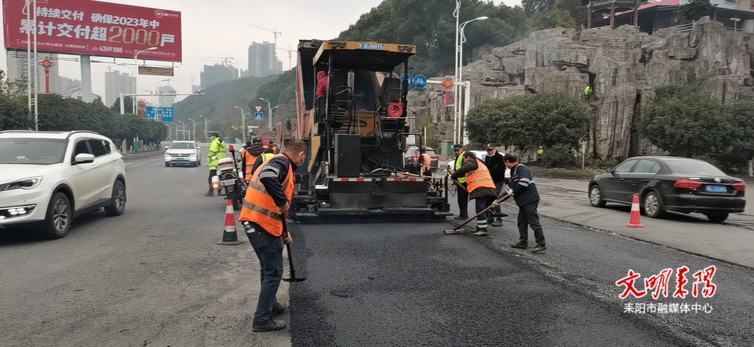 【创文· 标准化 新变化（286）】市城管局：路面修补再发力 全面打造平安路