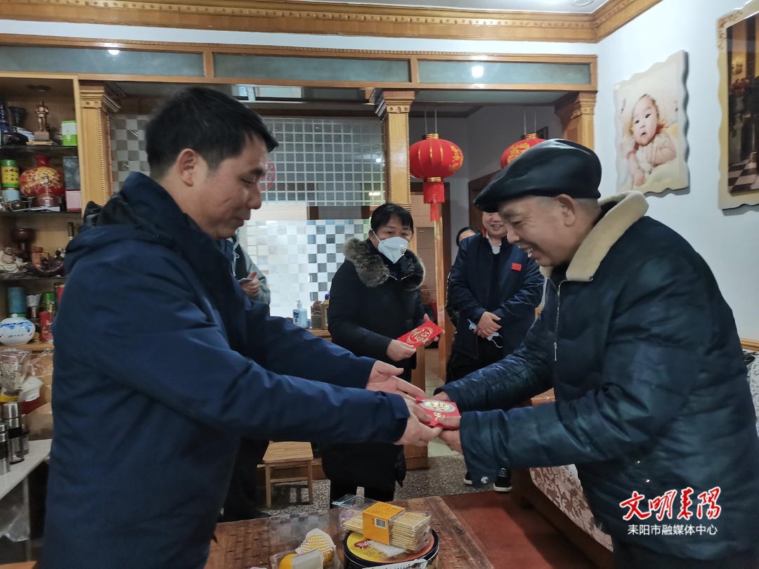 李云走访慰问离退休老干部