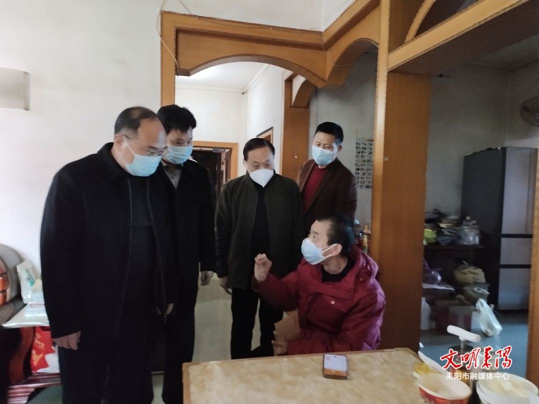 李连飞走访慰问困难职工