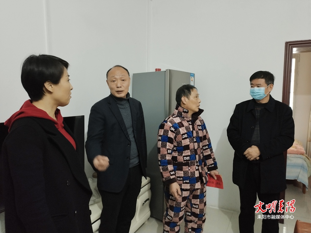 李兴武走访慰问困难职工