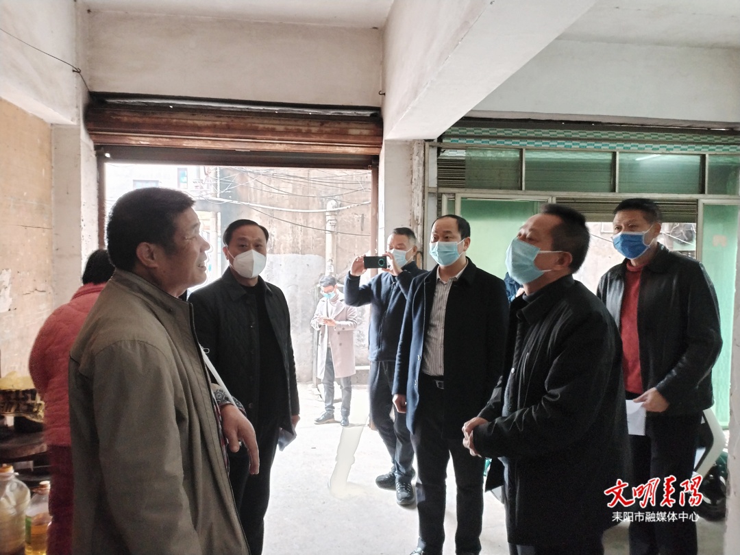 黄扬波走访慰问困难职工