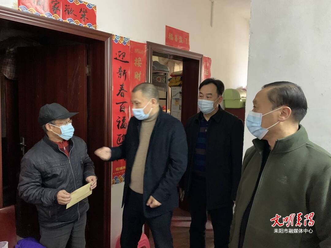 周斐走访慰问“双联”困难职工