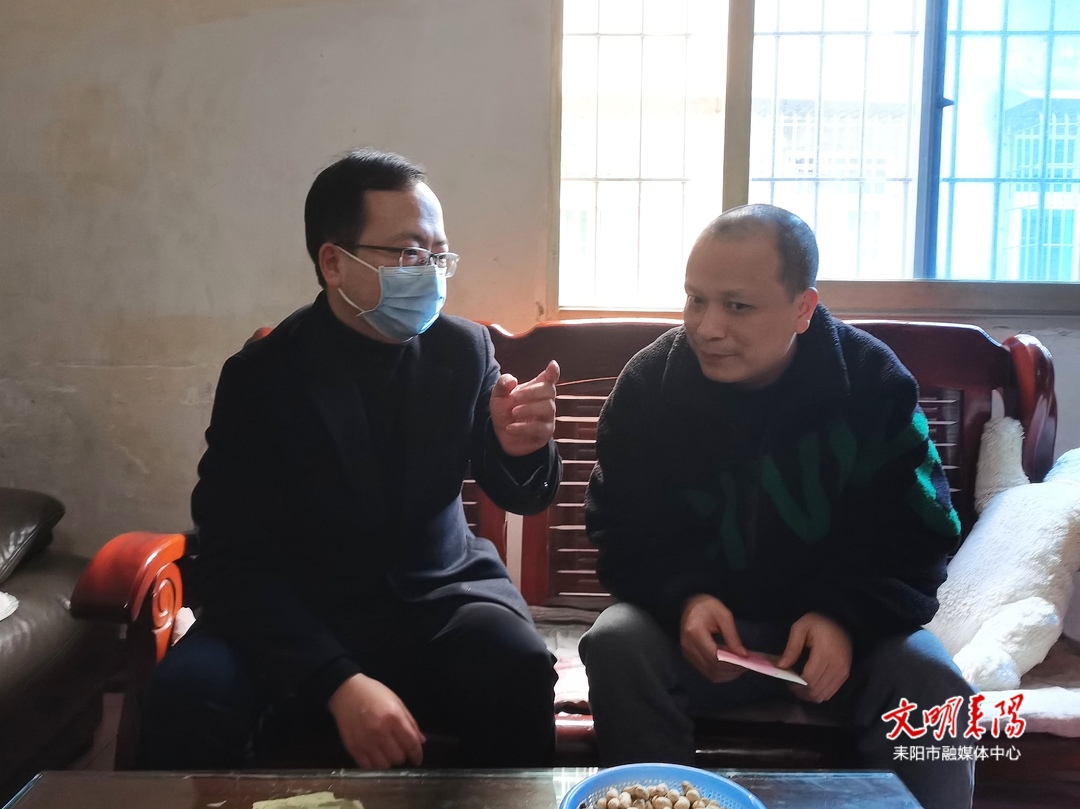 王星皓看望慰问离退休老干部、困难职工