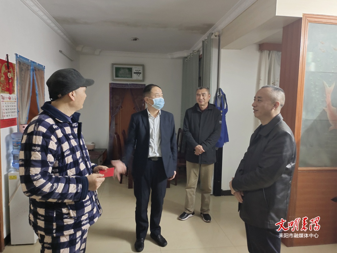 高爱民、刘丰走访慰问“双联”困难职工