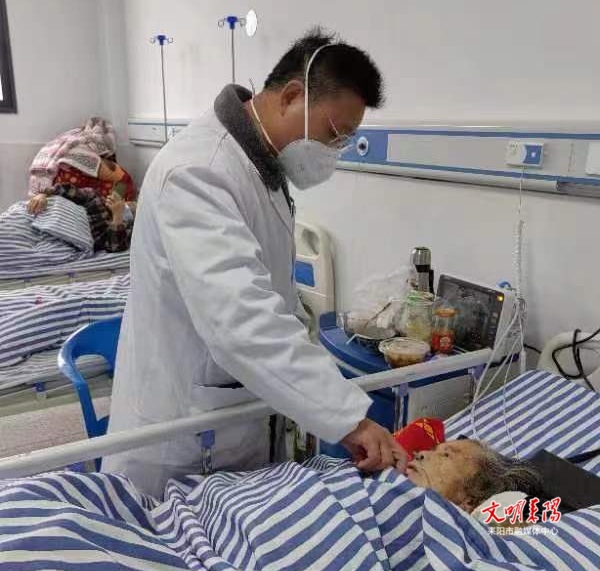 【最美生命守护者(1)】周小华：当好健康“守门员”  让群众有“医”靠