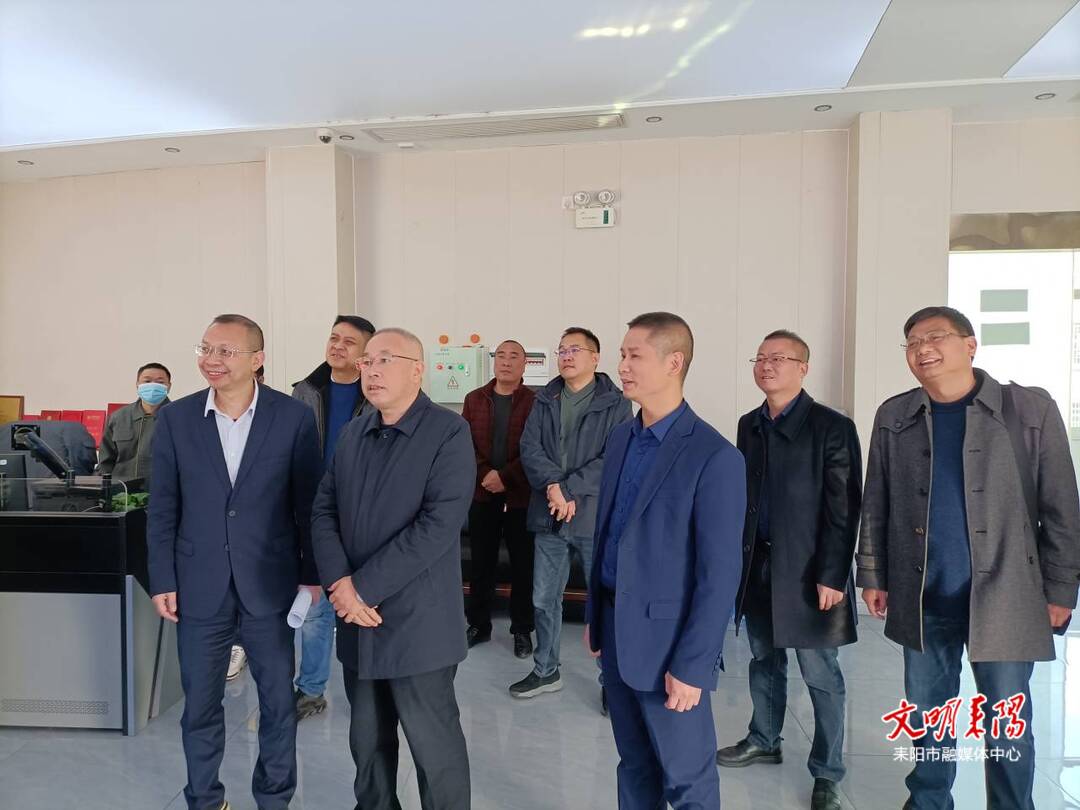 尹立鑫看望慰问春节保电一线干部职工
