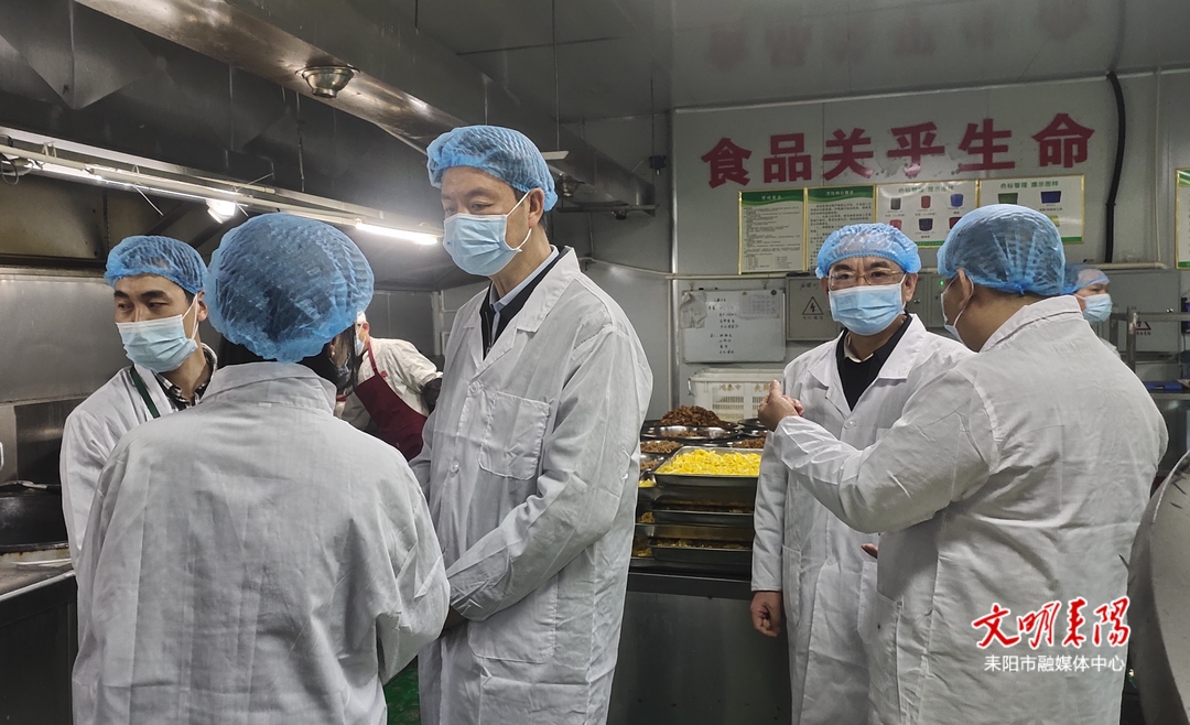 谢宏来耒督导医保征缴和食品安全工作