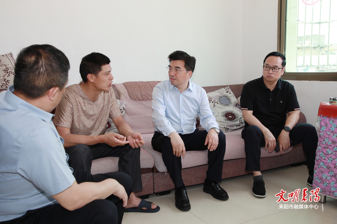 赖馨正走访信访包案对象
