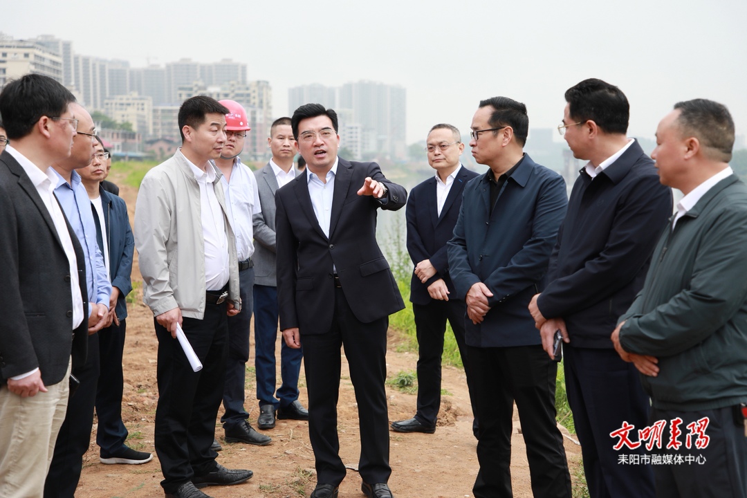 赖馨正：穷尽一切办法加快推进项目建设