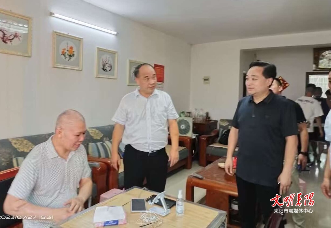 伍检告走访慰问退役老兵