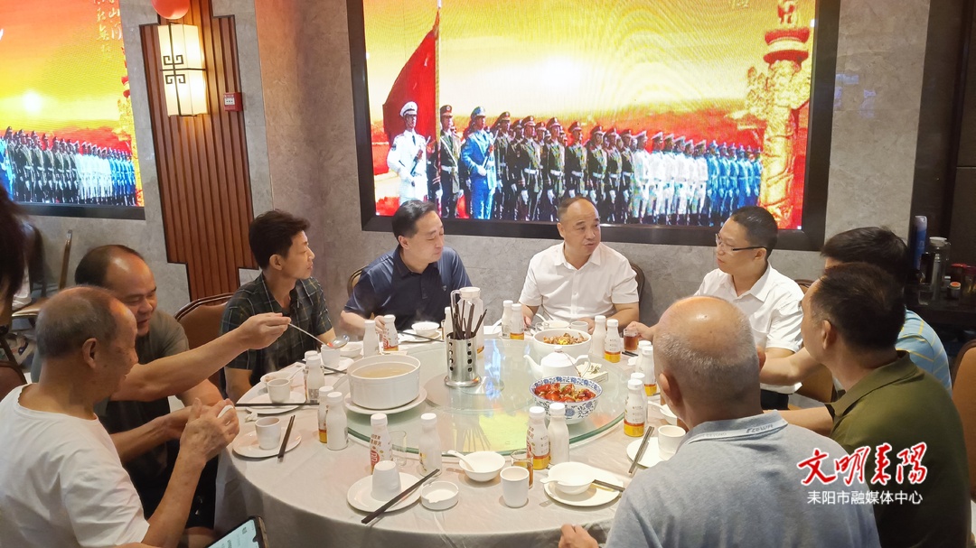 市军休所开展庆“八一”军休干部座谈会