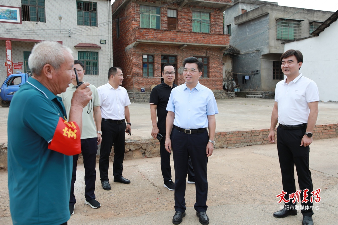 赖馨正在耒阳参加衡阳市人大代表小组主题活动