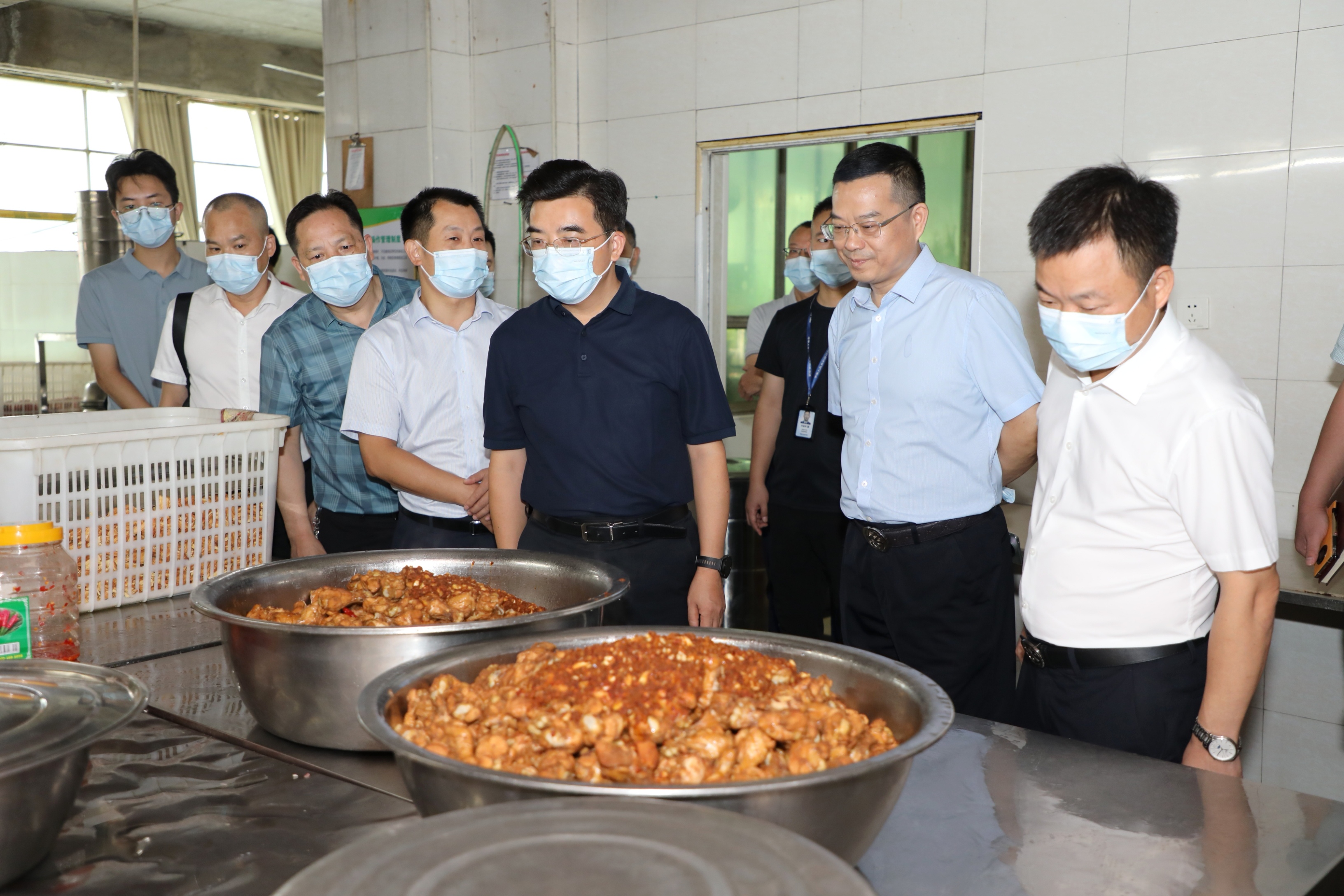 赖馨正督导检查食品安全工作