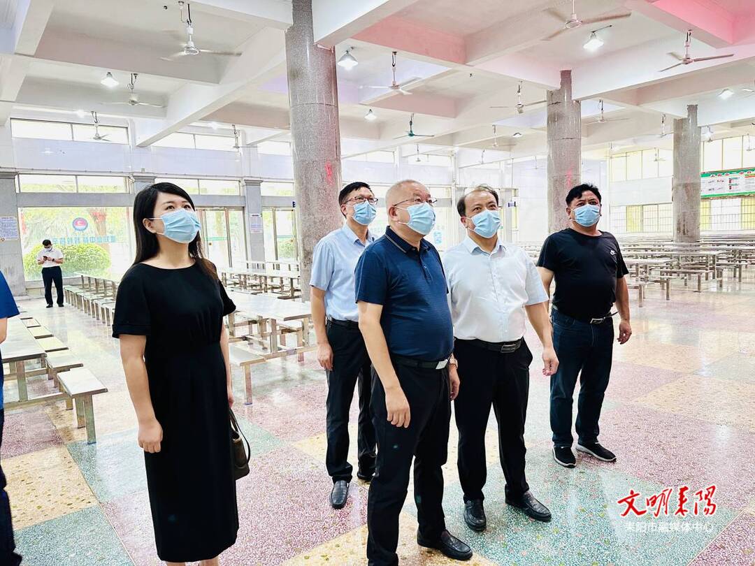 尹立鑫调研督导校园食品安全工作
