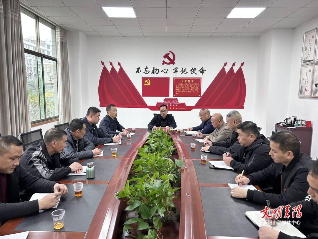 郭兴中到梅桥社区讲专题党课