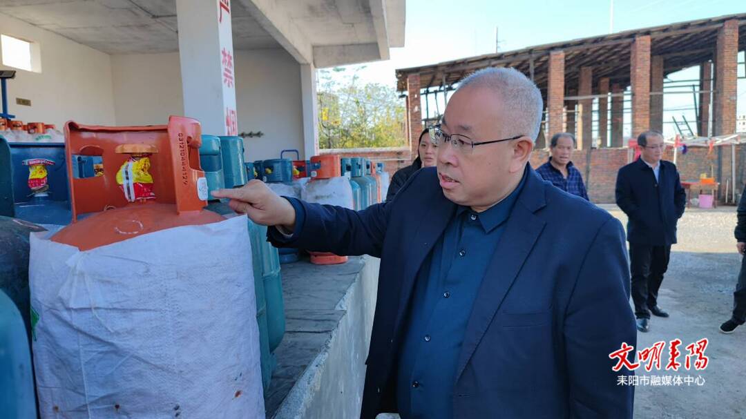 尹立鑫到新市镇督导当前重点工作