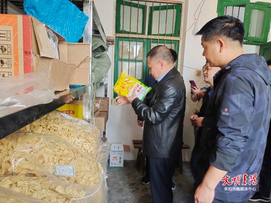 周斐督查校园食品安全和煤矿安全生产工作