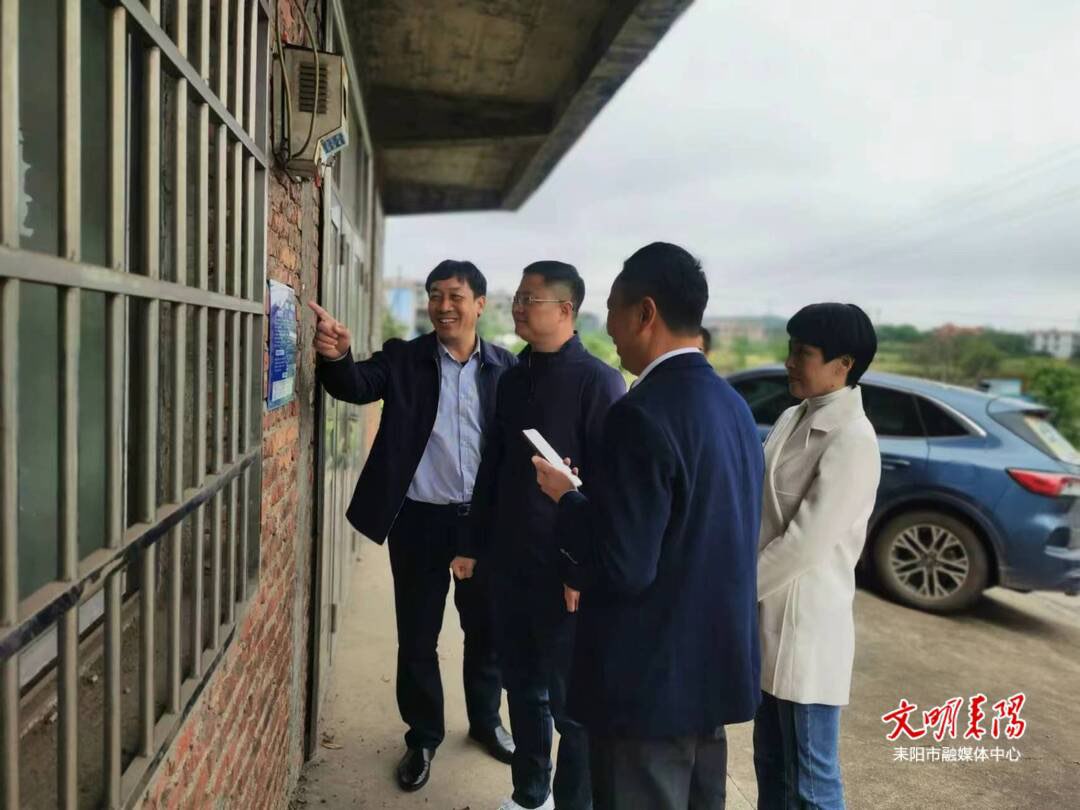 龚志桂调研督导人居环境整治和春耕生产工作