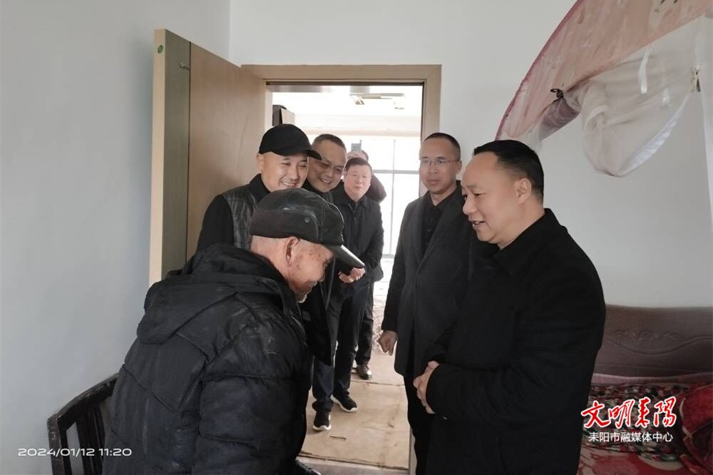 ​市领导走访慰问困难职工