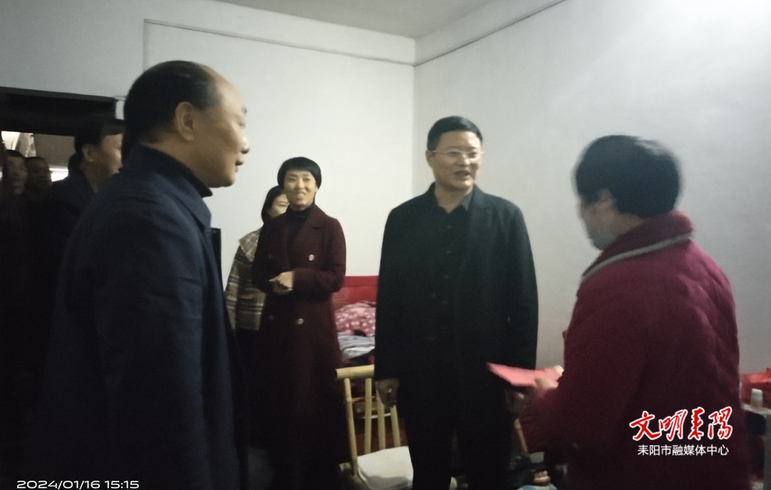 龚志桂走访慰问困难职工