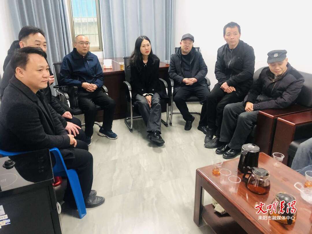 阳姣丽走访慰问困难职工