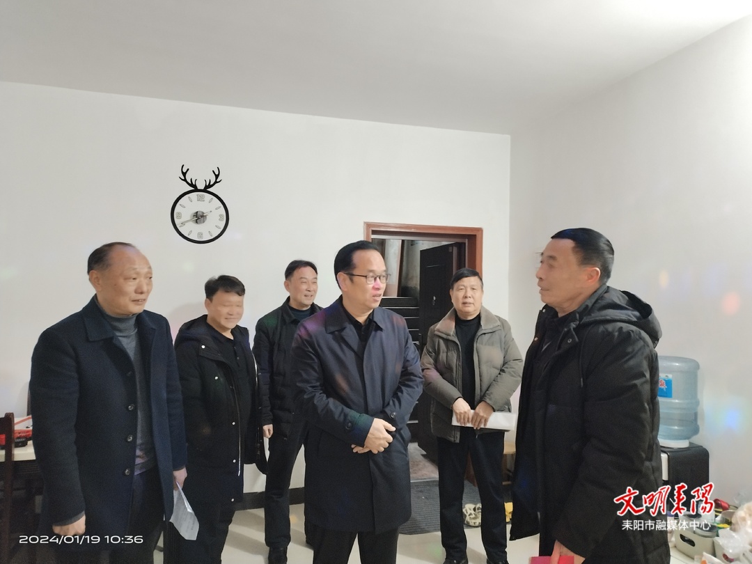 市领导走访慰问困难职工
