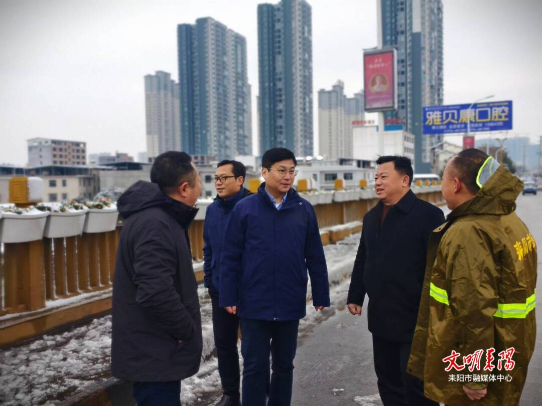 市领导督导城管系统低温雨雪冰冻天气应对工作
