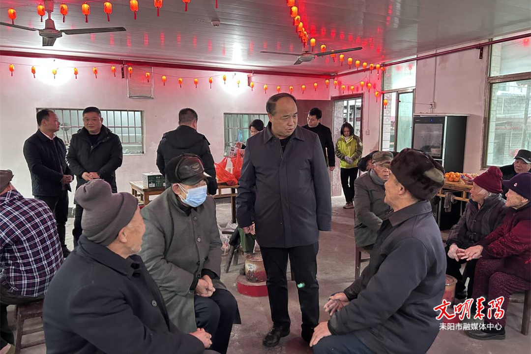 伍检告到夏塘敬老院开展走访慰问活动
