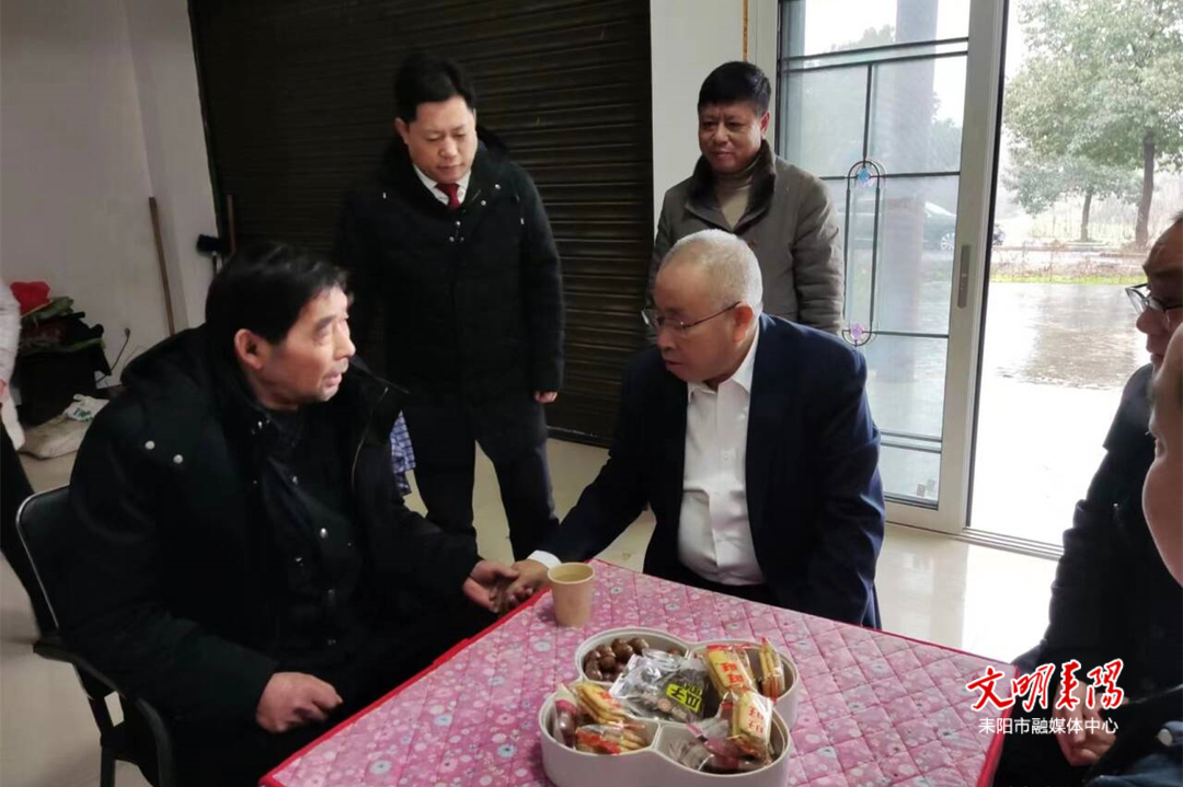 尹立鑫到新市镇走访慰问困难群众并督导当前重点工作