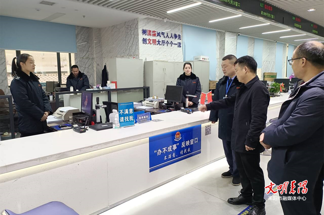 王子菲慰问一线工作人员