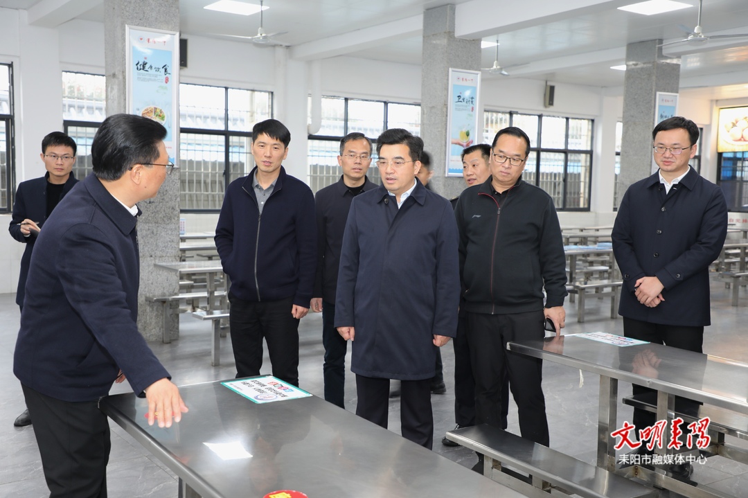 赖馨正督导检查食品安全工作并为全国五星级市场监管所揭牌