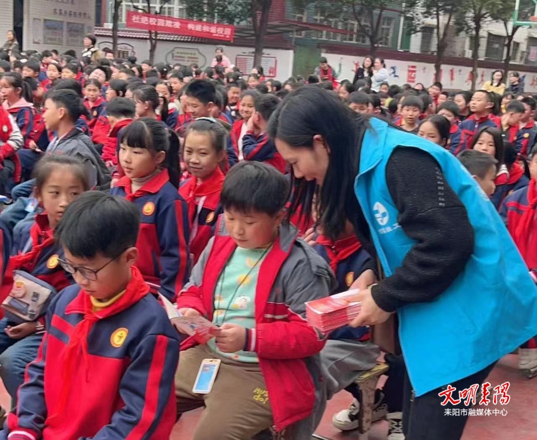 禁毒春风吹进校园