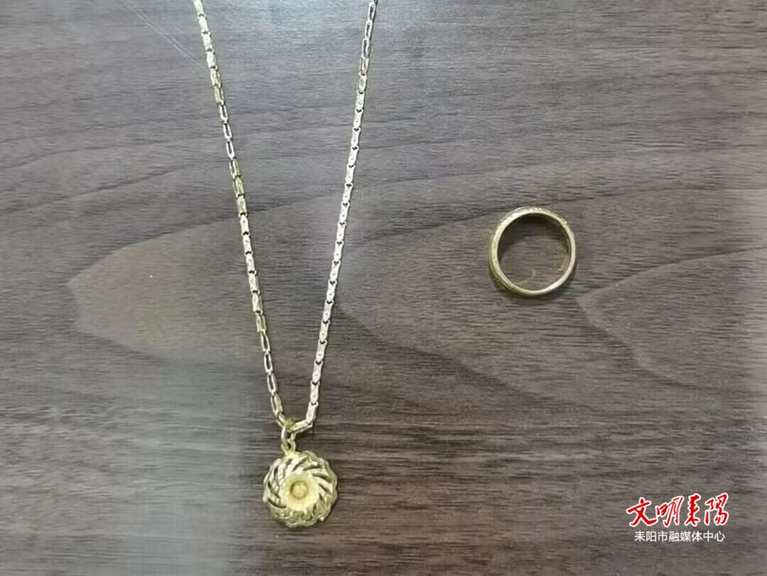 拾金不昧暖人心 传递金融正能量