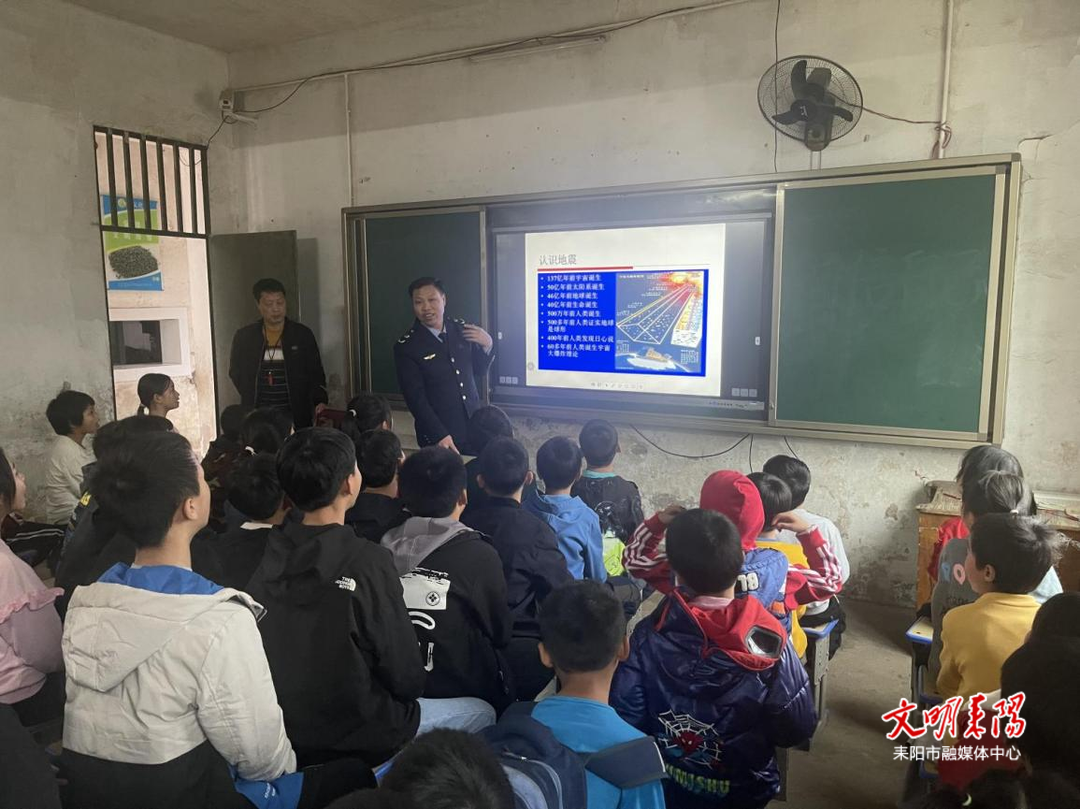 全市各学校纷纷开展“地震科普 携手同行”主题活动