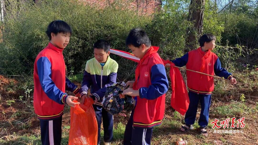 小手牵大手 共建秀美家园