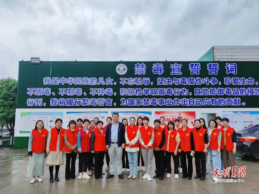 最美“巾帼红”  共创“文明城”