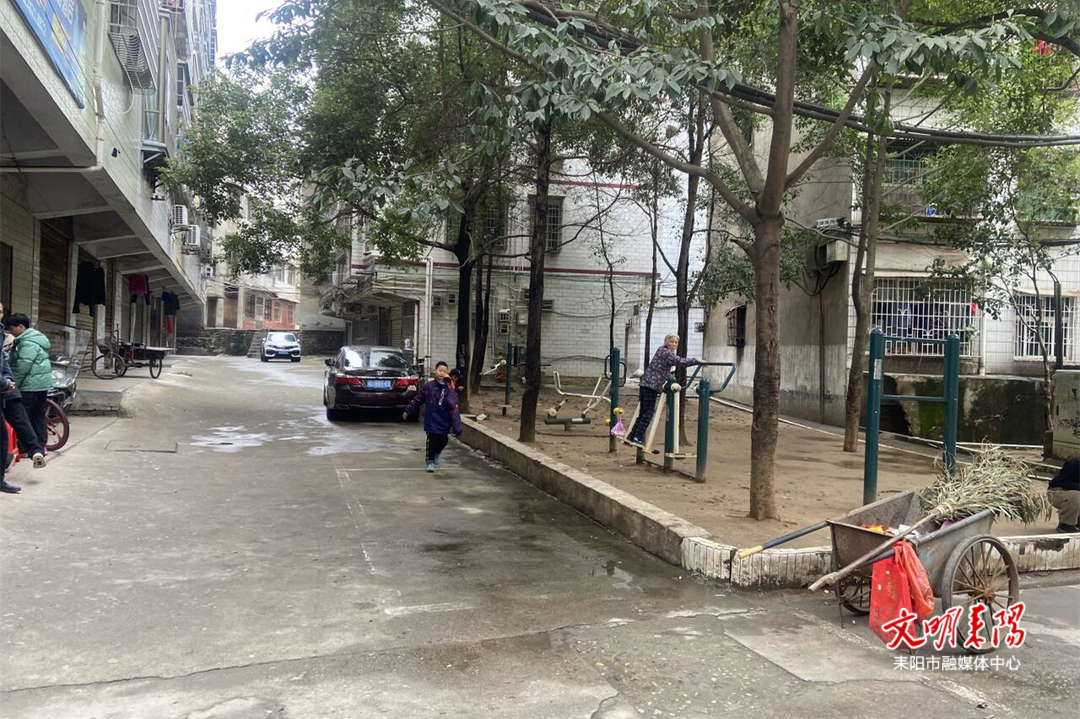 西湖社区：小区“焕新颜”  居民“笑开颜”