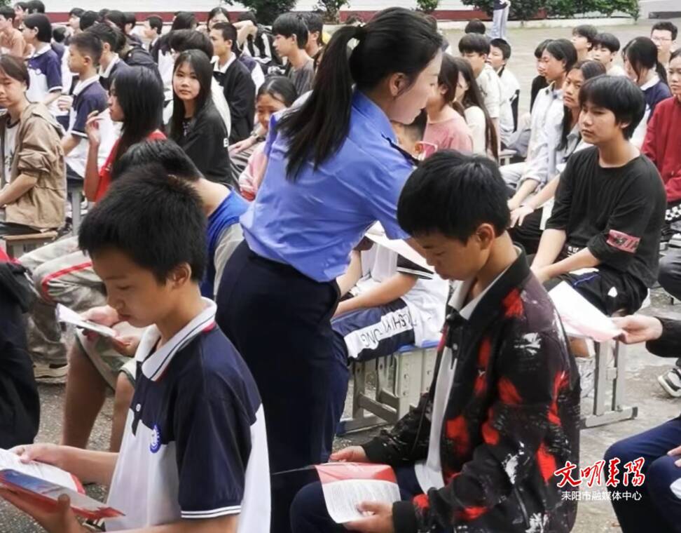 简讯  民法典宣传进校园