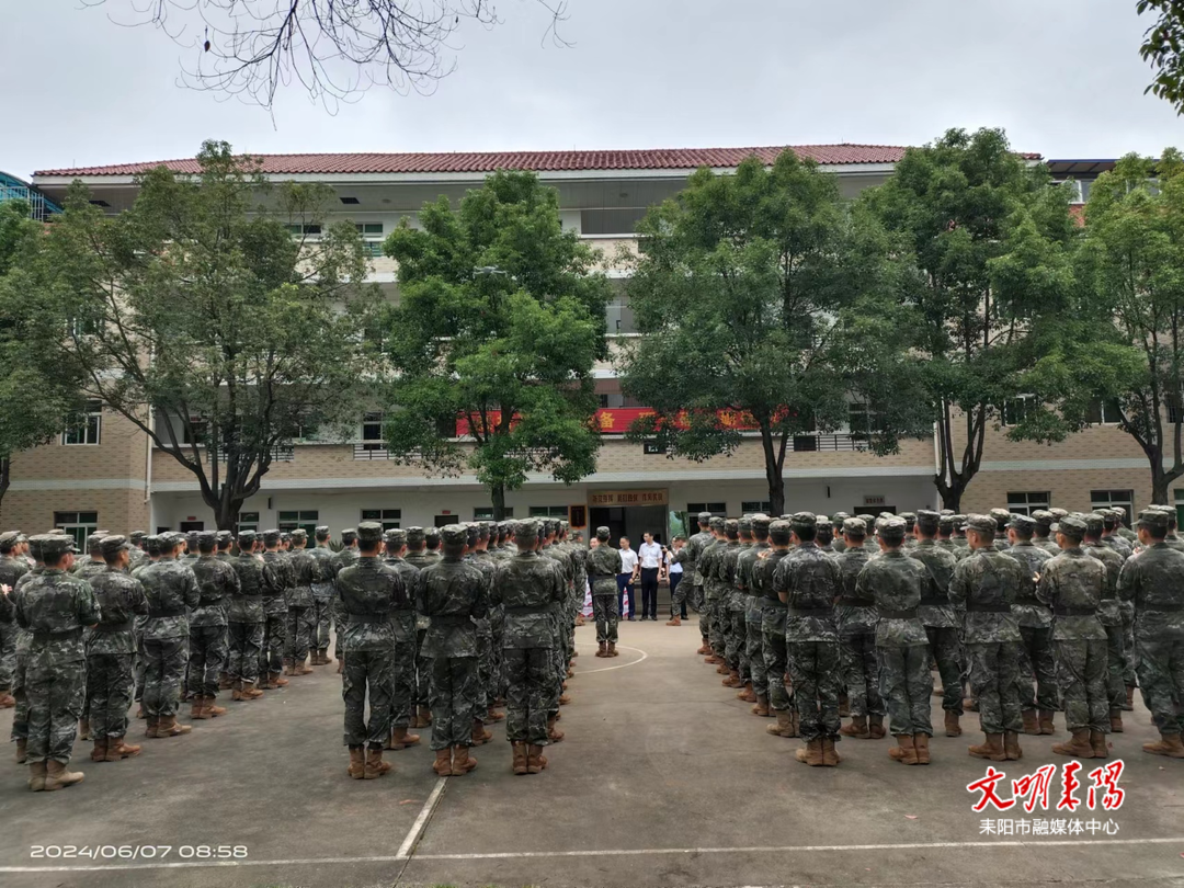 市领导看望慰问驻耒武警官兵