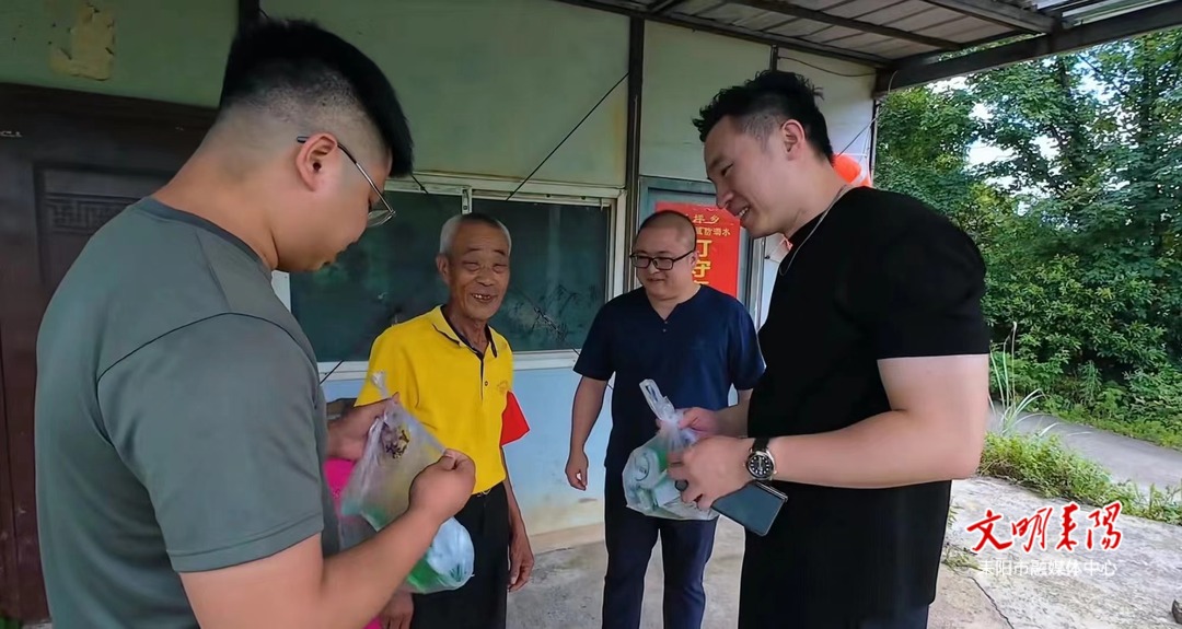 【打赢防溺水人民战争（107）】爱心企业捐赠物资    助力乡镇防溺水工作