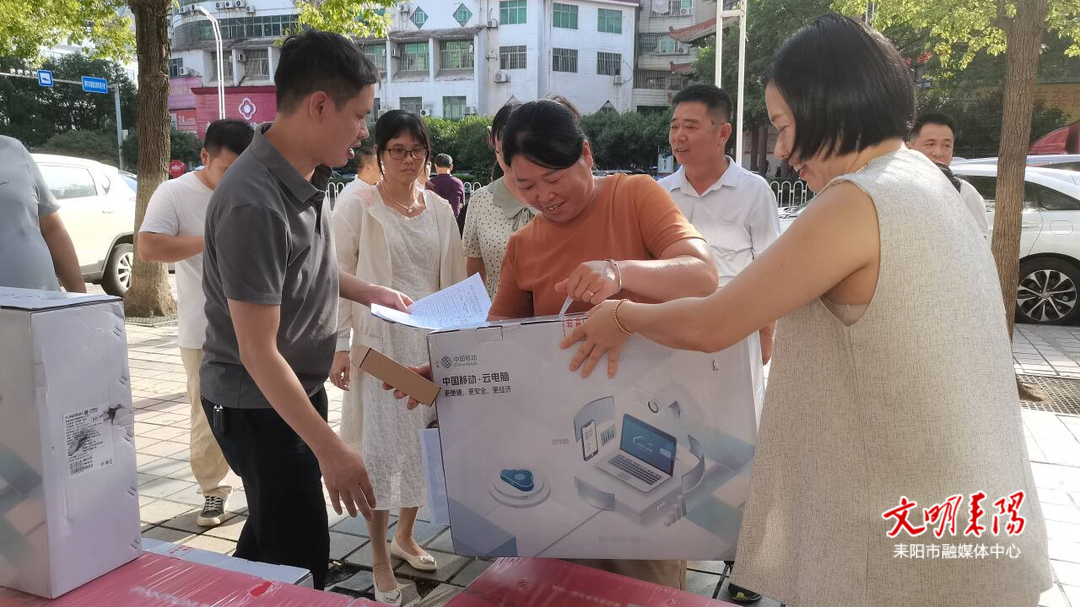 耒阳：爱心企业捐赠“新电脑” 助力13家敬老院门诊药费直报