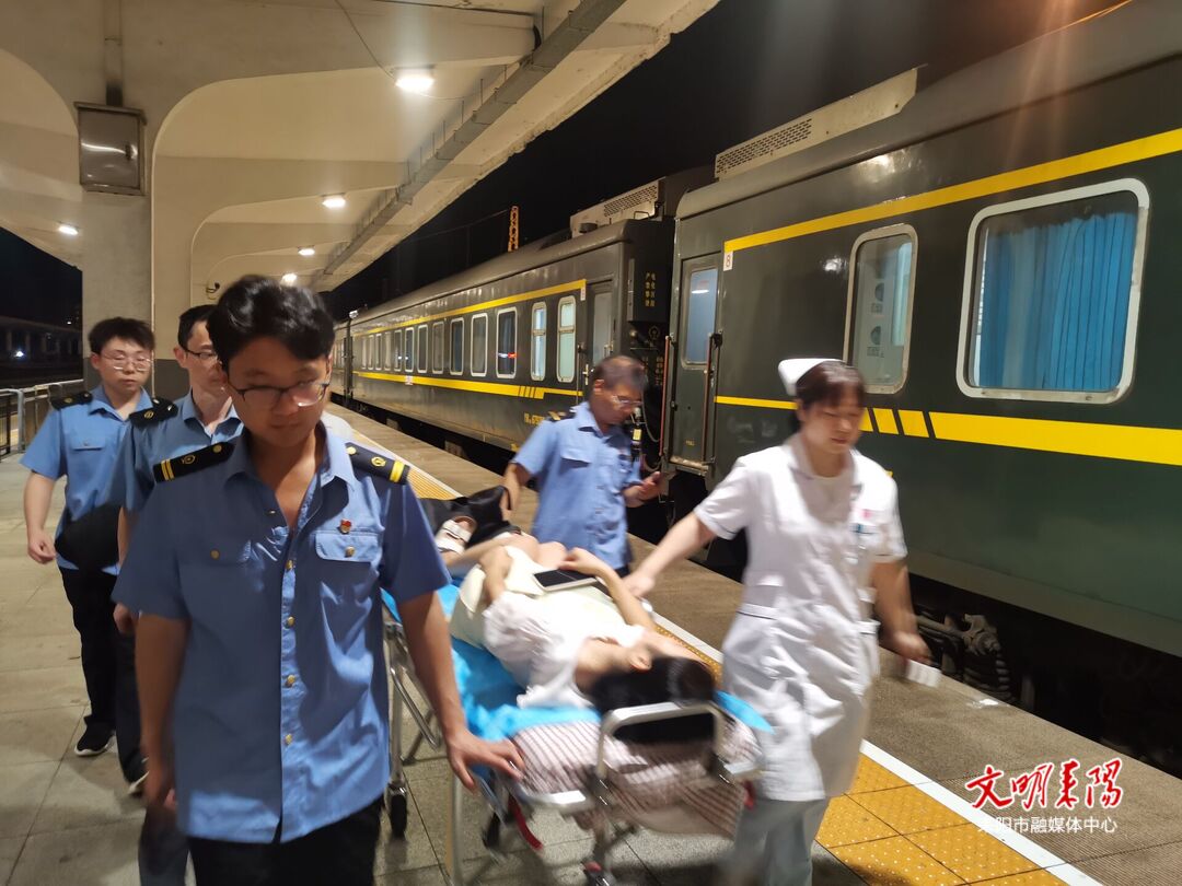 临时紧急停车，耒阳火车站救助孕妇脱离危险