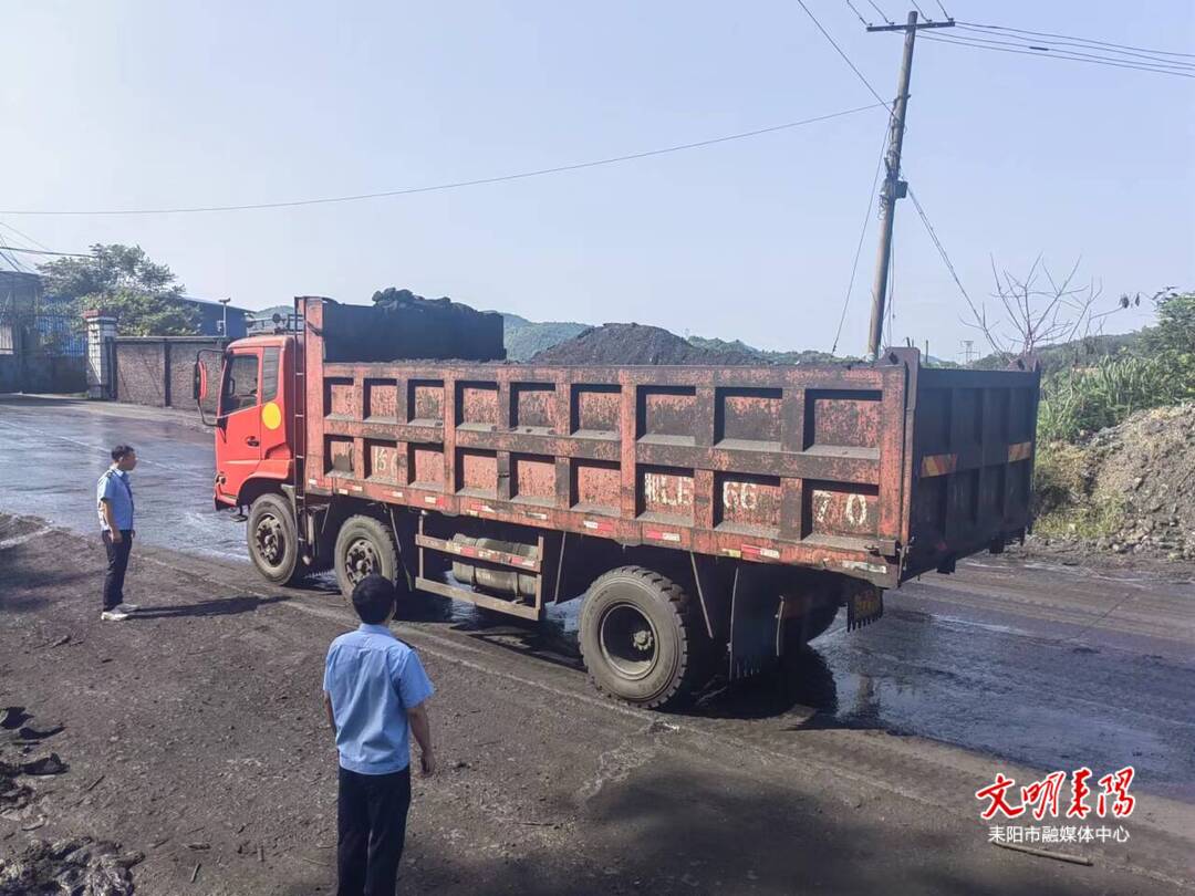 “执法蓝”守护“天空蓝”   耒阳市综合行政执法局向扬尘污染亮剑