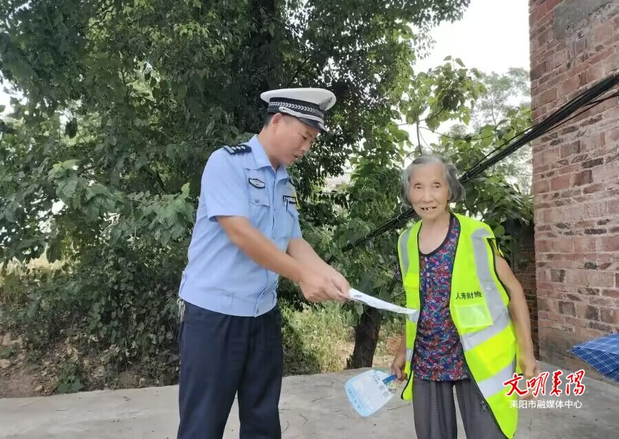 【简讯】仁义镇:“荧光”点亮群众出行“平安路”