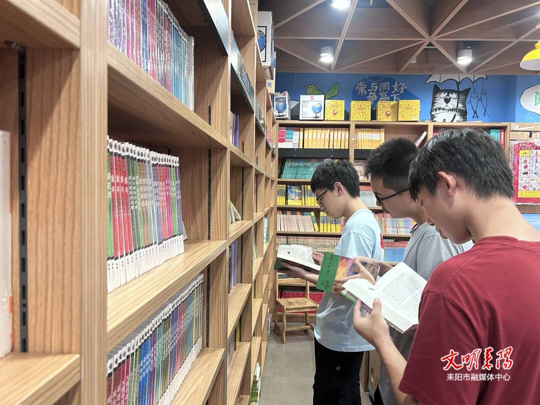 暑期掀起读书热 全民阅读书香浓
