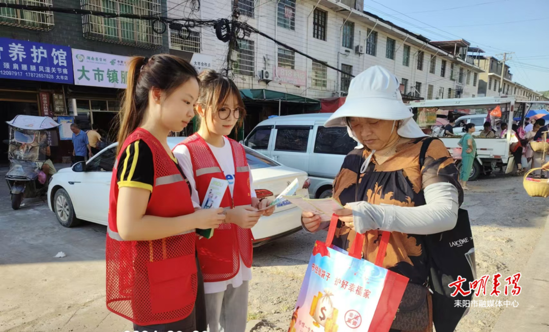 送上一杯法治“清补凉”  大市镇返乡大学生开展普法志愿活动