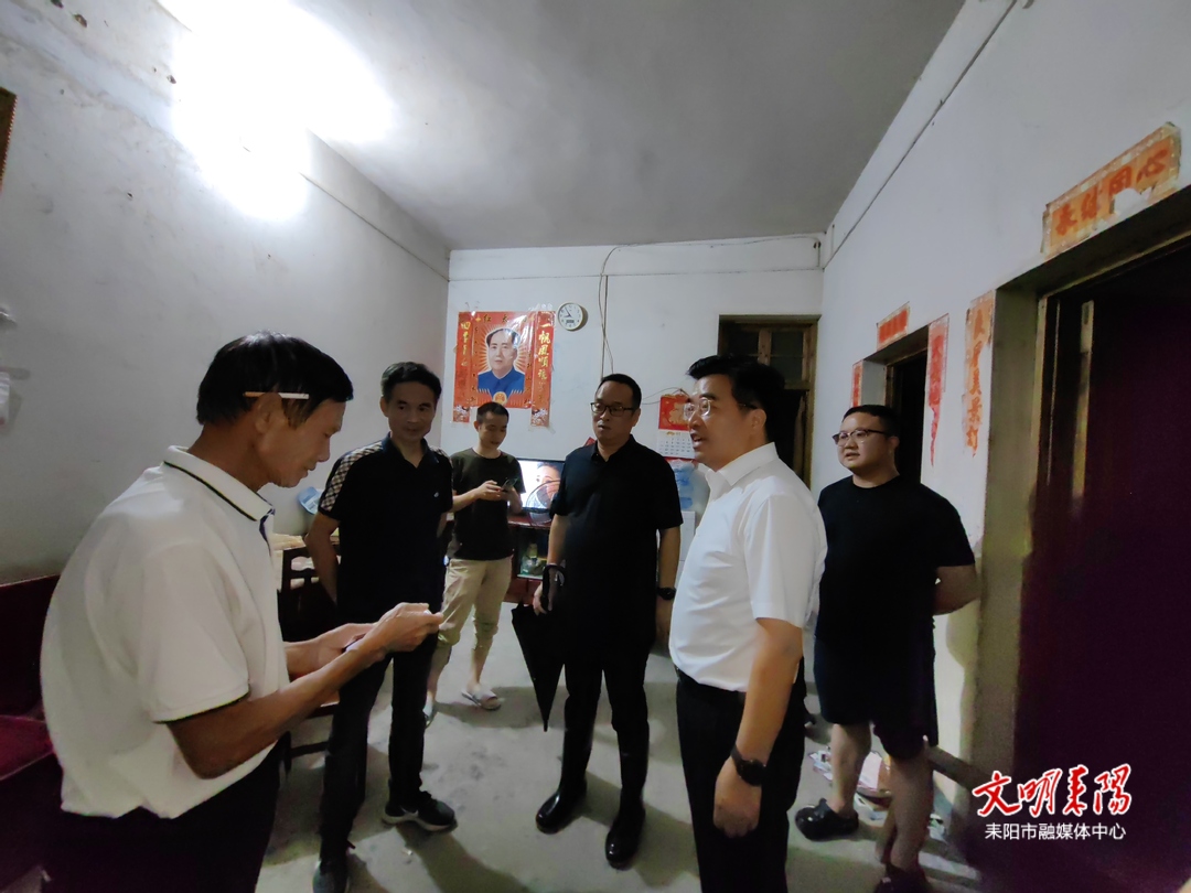 赖馨正到乡镇暗访值班值守和地质灾害防治等工作